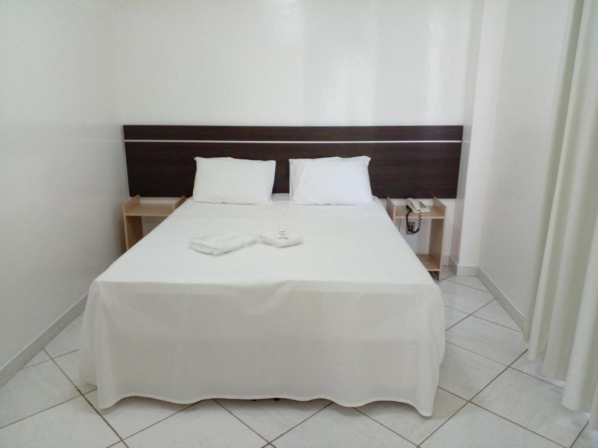 Hotel Minas Brasil Монтис Кларос Екстериор снимка
